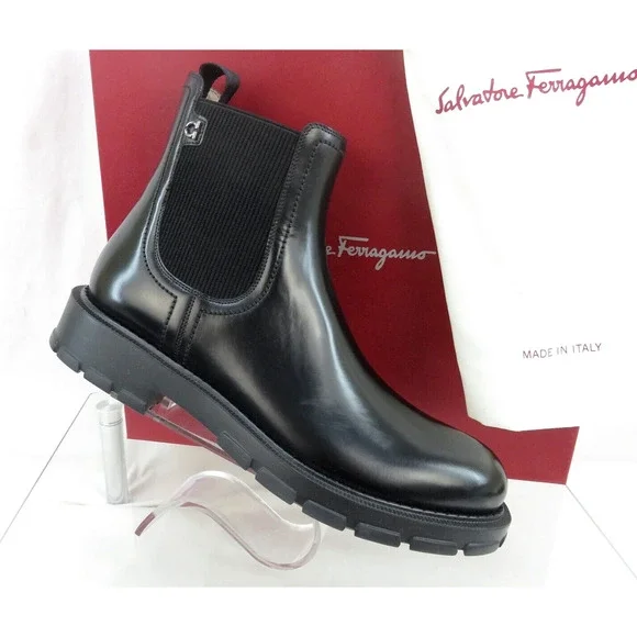 NIB FERRAGAMO IAGO BLACK LEATHER GANCINI LOGO PULL CHELSEA ANKLE BOOTS 10 E